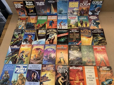 40 Vintage Science Fiction Paperbacks: Aldiss/ Harrison/ Silverberg/ Wyndham etc - Image 1 of 4