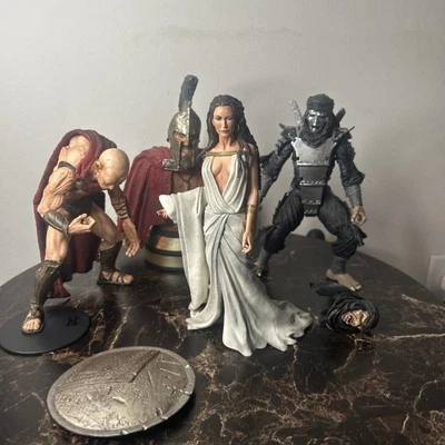 NECA 300 Movie Series 1 Ephialtes Queen Gorgo Immortal Figure 2007 Leonidas Bust - Image 1 of 4