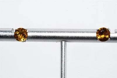 Juego de aretes de citrino naranja natural de 2,00 quilates de plata de ley de $395,925 Foto 1 de 4