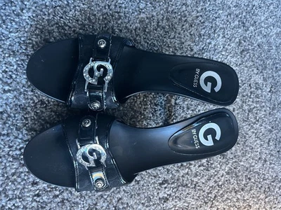 Sandalias para mujer G by Guess negras con logotipo Foto 1 de 3