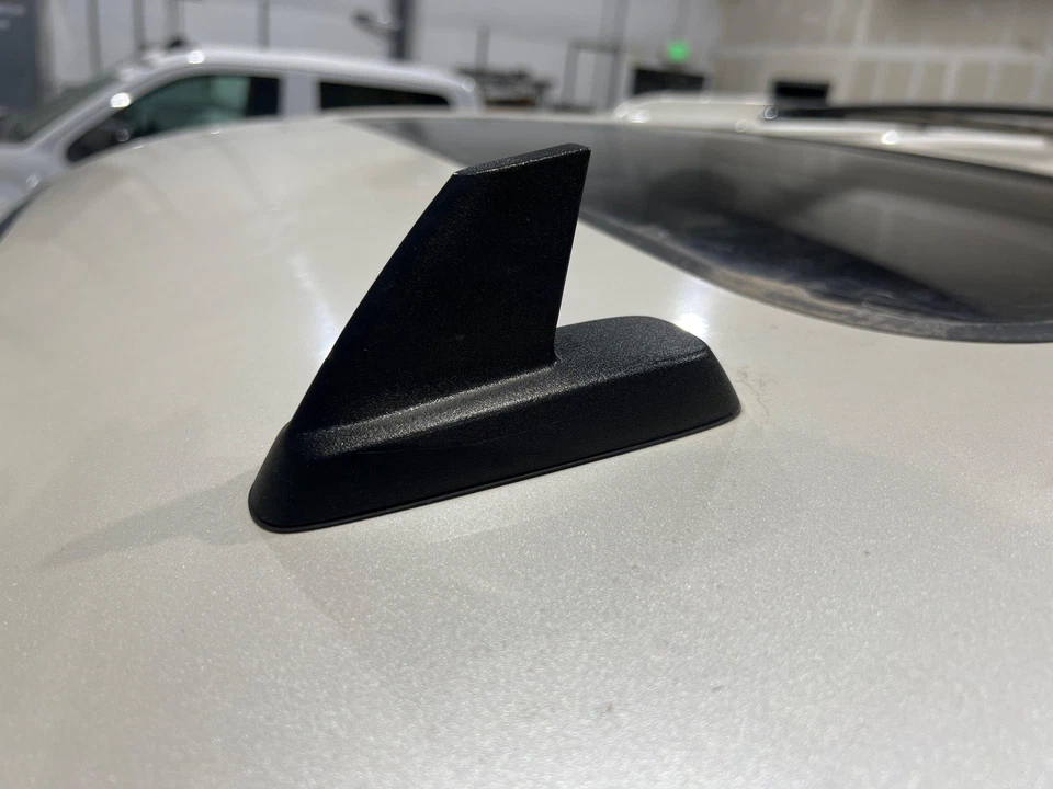 2008 - 2014 Cadillac Escalade Black GPS Roof Moounted Antenna - Image 1 of 1