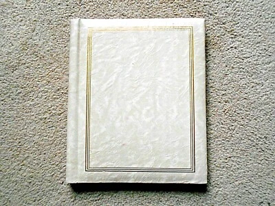 Álbum de fotos de vinilo beige sin marca 9-1/2" x 11-1/2"  Foto 1 de 4