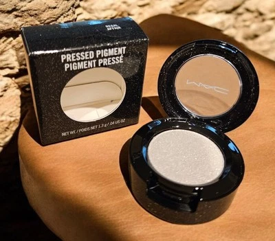 MAC Pressed Pigment REGAL AFFAIR - Image 1 of 4