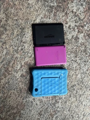 3 Amazon Tablets For Parts - Image 1 of 2
