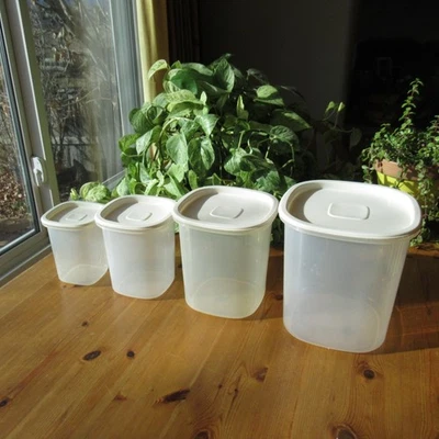 Juego de 4 contenedores de comida Rubbermaid Servin' Saver #7 6 5 8 tapas de almendras Foto 1 de 4