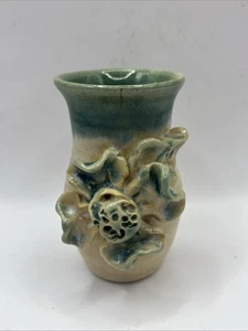 Art Studio Keramik Vase grün & creme handgeworfen 4" signiert floral - Bild 1 von 9