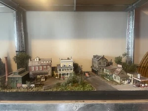 HO INDUSTRIAL CITY DIORAMA - Picture 1 of 13