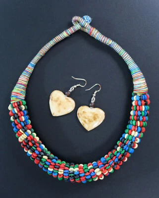 Collar y Pendientes Corazón con Cuentas de Hueso - Excelente Estado #4680 Foto 1 de 4