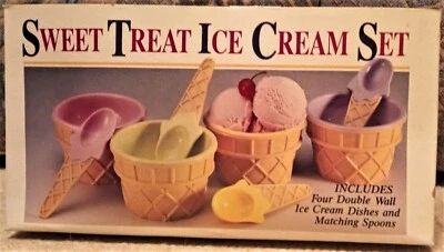 Eiscremeset: 4 Eisbecher und Löffel aus Kunststoff NEU und originalverpackt - Bild 1 von 2