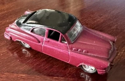 Buick 1950 Johnny Lightning escala 1:64 púrpura y negro Foto 1 de 4