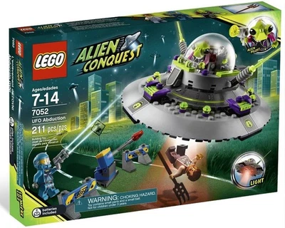 LEGO 7052 Alien Conquest Tripod Invader, New and Factory Sealed - Image 1 of 3