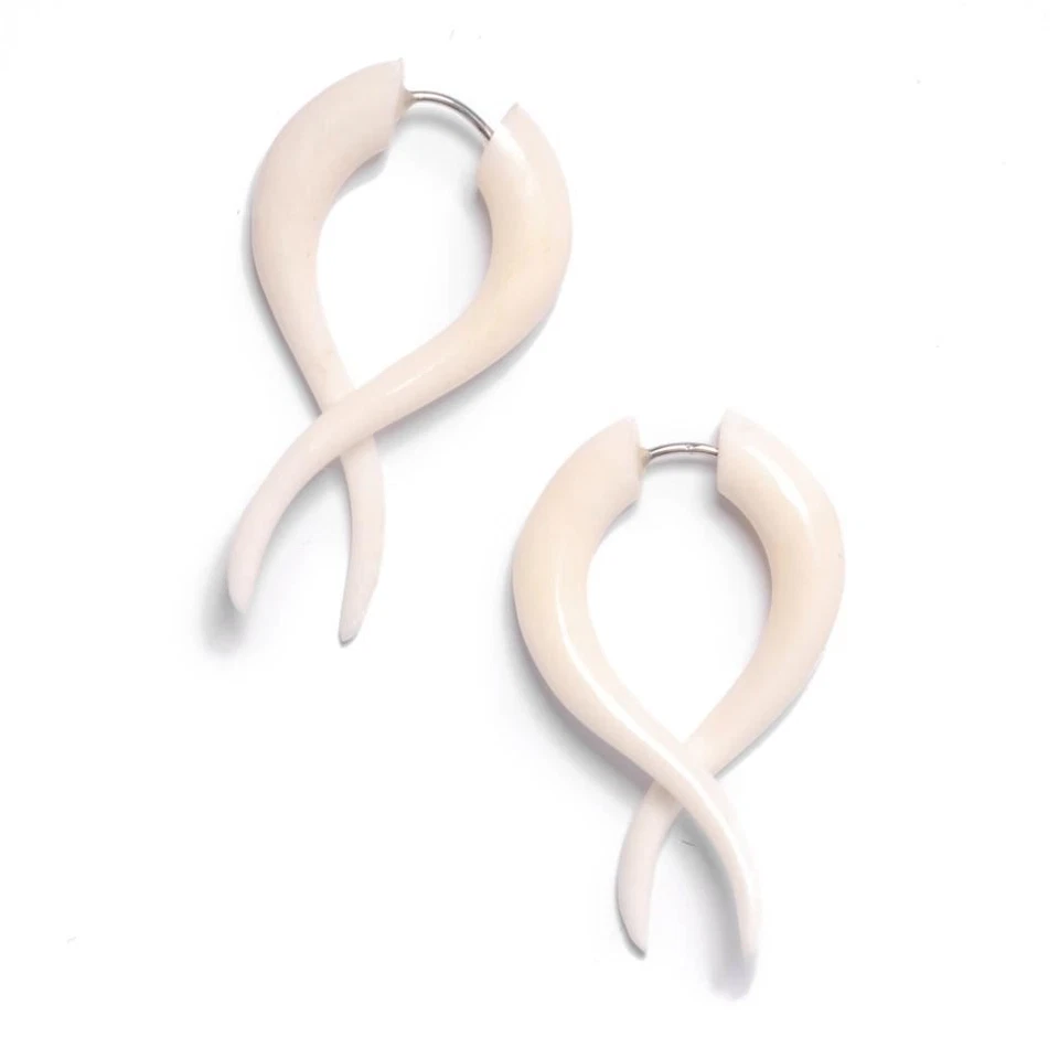 Pendientes Estiradores de Oreja Falsos 81ª Generación Hueso Retorcido Tribal Tramposo Cónicos Foto 1 de 3