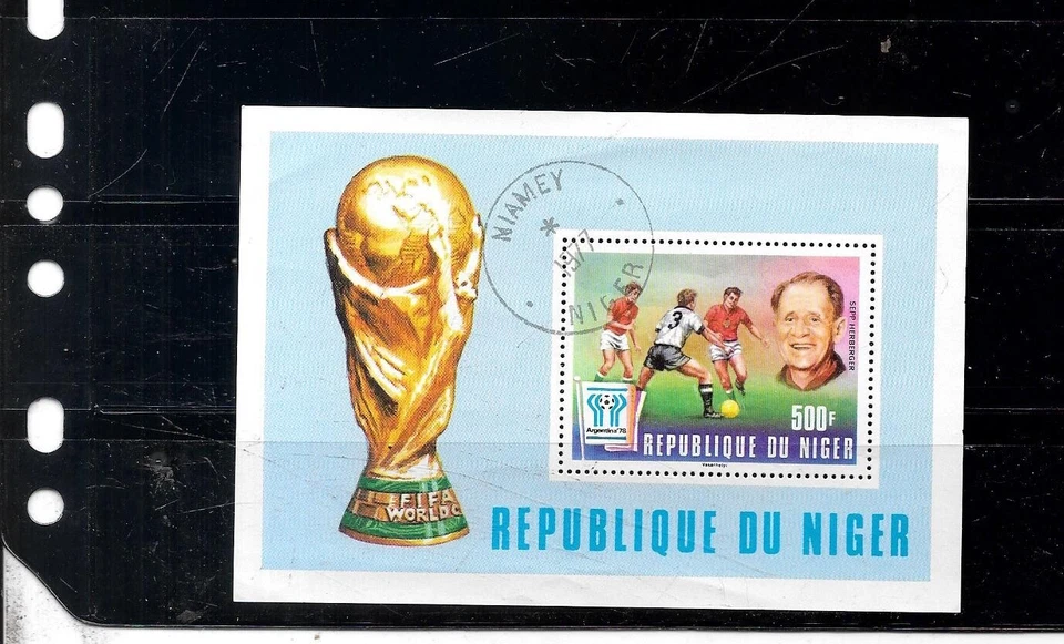 HOJA RECUERDO TROFEO FÚTBOL NIGER 1977 CTO USADO SELLO ANTIGUO VINTAGE Foto 1 de 1