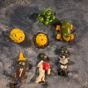 Plants vs Zombies Action Figures Lot Of 7 - Picture 1 of 8