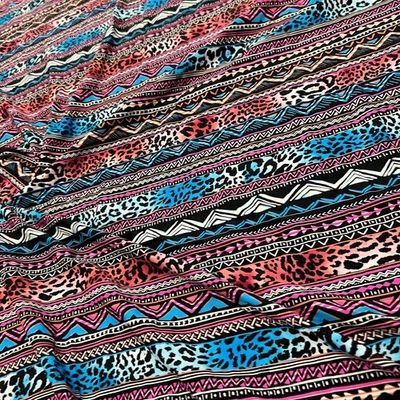 Tela elástica de 4 vías con estampado animal étnico spandex por yarda para trajes de baño Foto 1 de 4