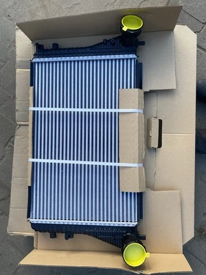 8ML 376 746-201 Ladeluftkühler Passat 3C BKP - Bild 1 von 4