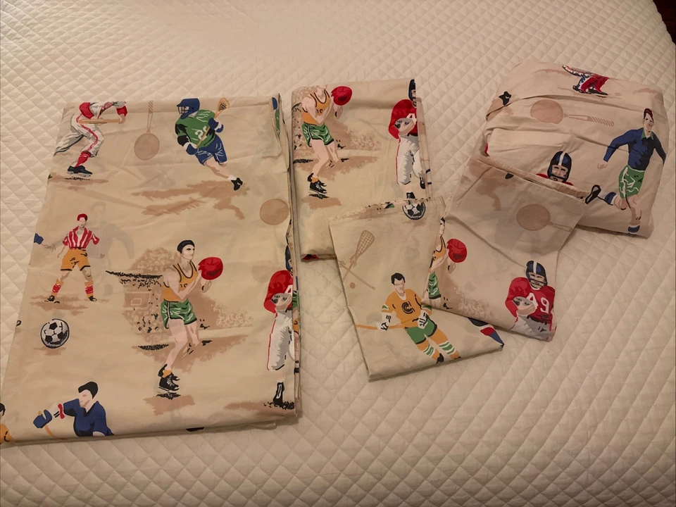 THE COMPANY STORE~Tema Esportivo Vintage~Conjunto de Lençóis Duplos e Capa de Edredom - Imagem 1 de 4