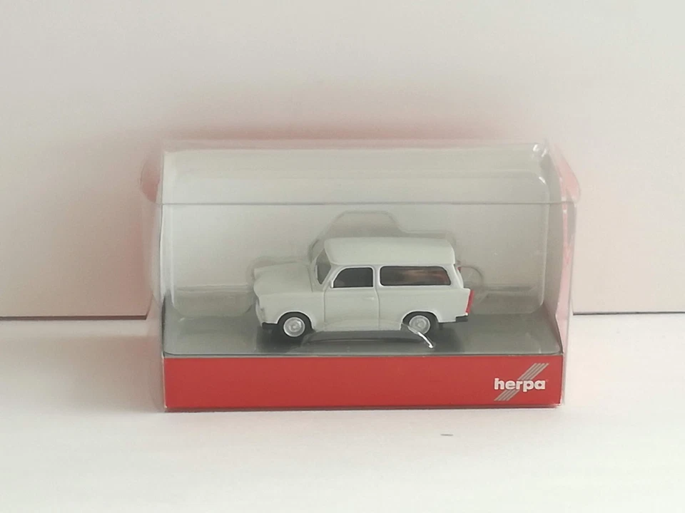 Trabant 601 S Universal, light grey - 1:87 (Herpa item: 020770-003) - Изображение 1 из 1