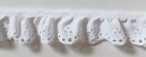 3 Yds. White 1" Embroidered Ruffled Eyelet Poly/Cotton Soft Lace TW-53 - Picture 1 of 1