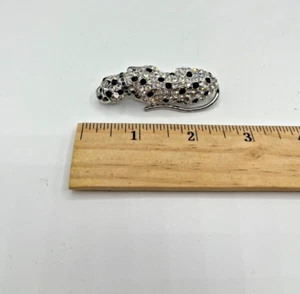 Leopard Cat Brooch Pin Silver and Black Tone Rhinestone Vintage - Picture 1 of 7
