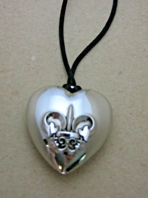  Collar Medallón Corazón Flor de Lis Tono Plata Avon ~ Ajustable 8" a 19" Foto 1 de 4