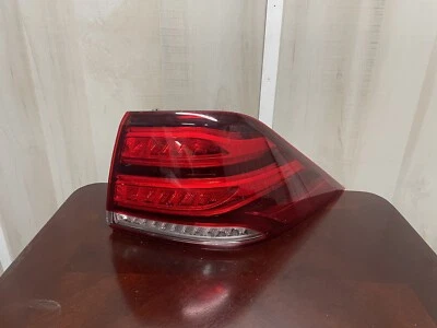 Luz trasera lado pasajero para Mercedes-Benz GLE350/GLE550e 2016 2017 2018 Foto 1 de 4