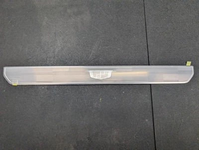 Вставка подоконника передней левой двери 2025 Cadillac XT6 84631436 2020 2021–2024 - Изображение 1 из 4