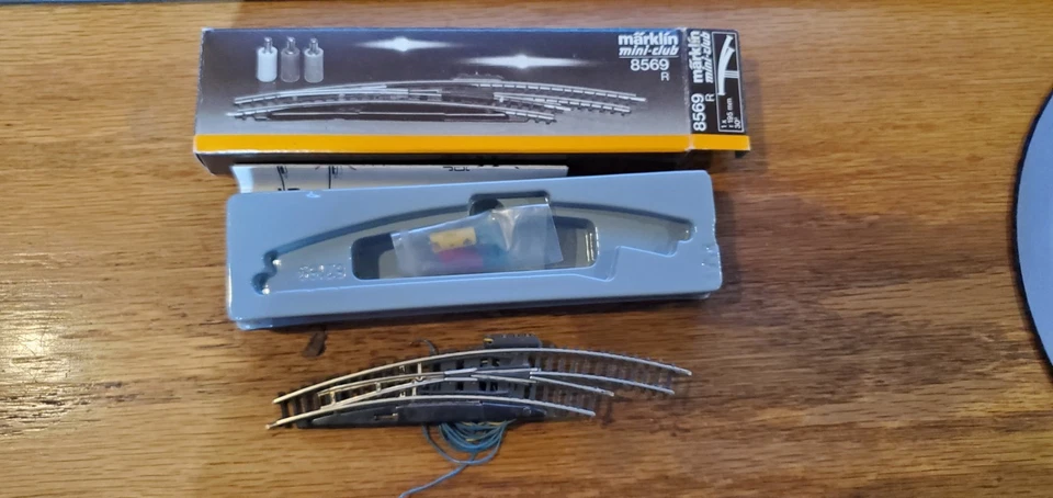 Marklin 8569 Z Scale Mini Club 195mm 30° Right Electric Turnout - Image 1 of 2