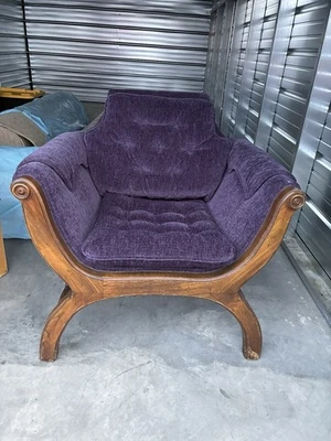 Juego de 2 sillas y otomanas vintage moradas. Foto 1 de 4