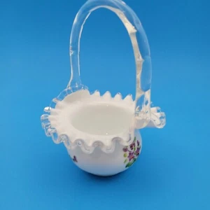Fenton Cesto Vetro Ruffle 7" Bianco Floreale Manico Trasparente Firmato Artista Kim Blake - Foto 1 di 9
