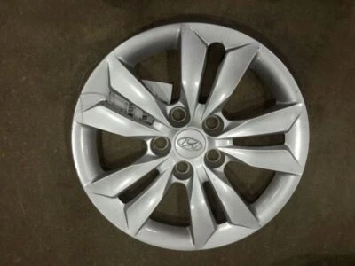 Cubierta de rueda usada se adapta a: Hyundai Sonata 2012 10 radios grado C Foto 1 de 4
