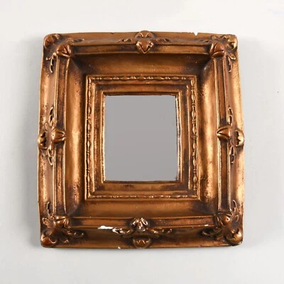 Espejo barroco antiguo con marco de yeso - dorado 10,25" x 11" Foto 1 de 4