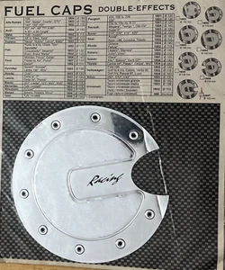 ADESIVO TAPPO SERBATOIO UNIVERSALE FORD FIESTA II SERIE KA PUMA 140 mm FUEL CAPS - Foto 1 di 9