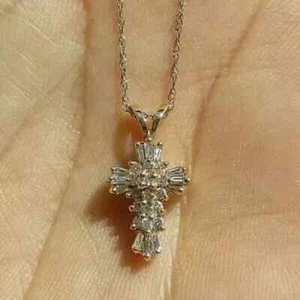 Colgante Cruz Diamante Creado en Laboratorio Redondo Baguette de 1,50 quilates Chapado en Oro Amarillo 14k - Imagen 1 de 2
