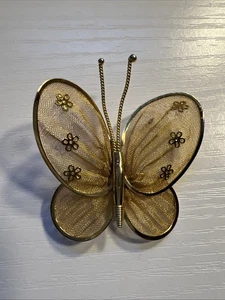 Spilla farfalla vintage tono oro con rete dorata e intricazioni floreali EVC 2” - Foto 1 di 4