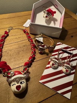 Juego de 4 piezas de collar, pulsera, anillo y pendientes Betsey Johnson guiñando un ojo de reno nuevo con etiquetas Foto 1 de 4