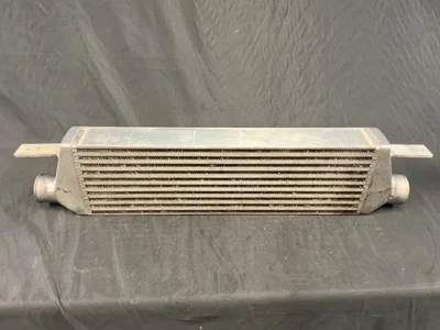 Intercooler de montaje frontal universal FMIC 24x6,5x3 Foto 1 de 2