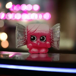 Shopkins Wrapper T Food Fair Candy Pack Exclusive #SPC-007 Season 5 Metallic - Bild 1 von 2