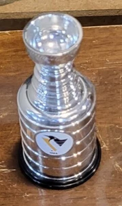 Labatt Blue Mini Stanley Cup Pittsburgh Penguins 1995 Logo - Picture 1 of 1