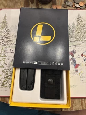 Multiherramienta Leatherman Surge con funda - Acero inoxidable con revestimiento de óxido negro Foto 1 de 4