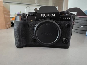 Fujifilm X-T1 Black Mirrorless Camera in Great Condition - Picture 1 of 7