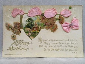 Tarjeta postal una cinta de seda de felicitación de cumpleaños alrededor de la cabina inserción John Winsch 1913 - Imagen 1 de 3