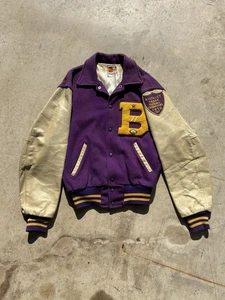 Vintage 1970 Leder Bomber College Jacke lila Patches Druckknopf 70er fällt groß aus - Bild 1 von 13