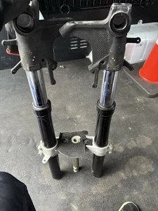 2009-2016 SUZUKI GSXR 1000 L OEM FRONT FORK FORKS SUSPESION TRIPLE CLAMP - Picture 1 of 8