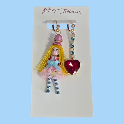 Pendientes colgantes Betsey Johnson Cascanueces Niña Estrás Corazón Desajustado Foto 1 de 4