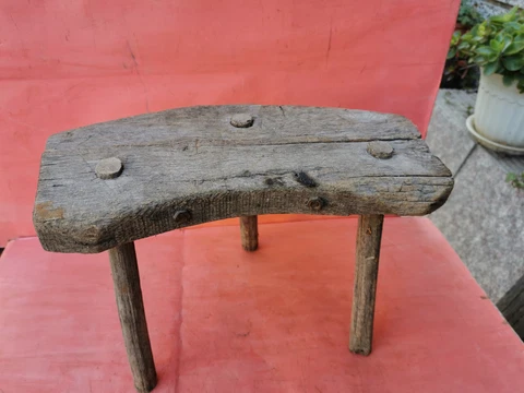 OLD ANTIQUE PRIMITIVE WOODEN WOOD HANDMADE STOOL CHAIR TRIPOD LEGGED RUSTIC 19th Cover