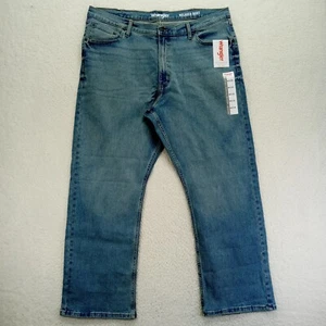 Wrangler Relaxed Fit Boot Jeans Mens 40x30 Cotton Blend Medium Wash NWT - Picture 1 of 9