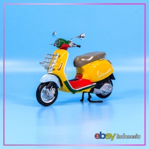 Maisto Custom Vespa Primavera 150 Sean Wotherspoon Diecast Motor Scooter 1:12 - Picture 1 of 5