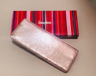 Bolso sin asas cosmético Neiman Marcus rosa cristal metálico vacaciones en caja nuevo Foto 1 de 4