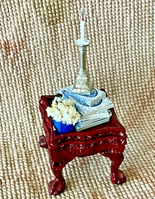 Casa de Muñecas Miniatura Mesa Soporte Vestido con Vela Luz Libros Flores D 2477 Foto 1 de 4